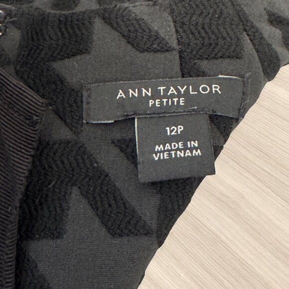 EUC Ann Taylor Houndstooth Jacquard Mock Neck Sheath Dress | Black | 12 Petite - Picture 7 of 9